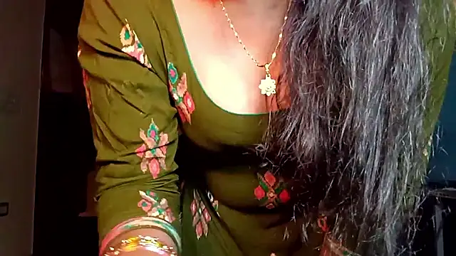 Snapshot of horny_milf_couple chatting on May 2026 06:57:01 PM horny milf couple online show from May 2026 06:57:01 PM