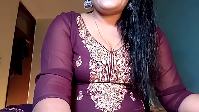 Snapshot of horny_milf_couple chatting on June 2026 06:34:02 PM horny milf couple online show from June 2026 06:34:02 PM