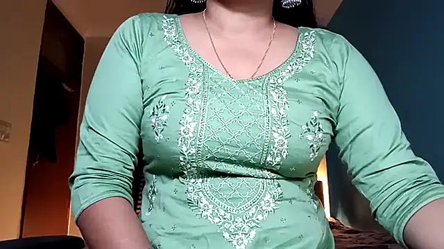 Snapshot of horny_milf_couple chatting on June 2026 07:36:01 PM horny milf couple online show from June 2026 07:36:01 PM