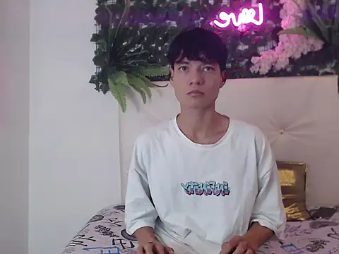 alex russo   online show from October 2025 03:25:01 AM