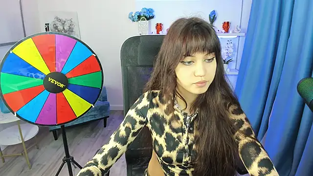 TiffanyYounge online show from November 2025 11:23:02 AM