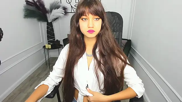 TiffanyYounge online show from November 2025 12:37:01 PM