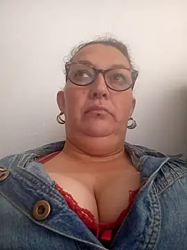 -saraqueen- online show from October 2025 03:52:01 PM