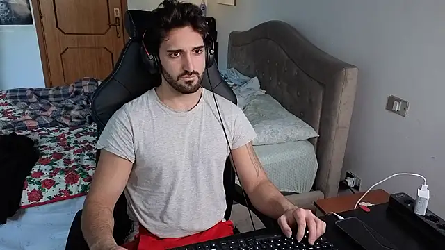 Al3xox02 online show from January 2026 03:05:01 PM