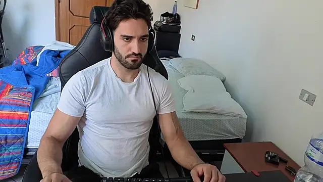 Al3xox02 online show from April 2026 09:56:01 AM