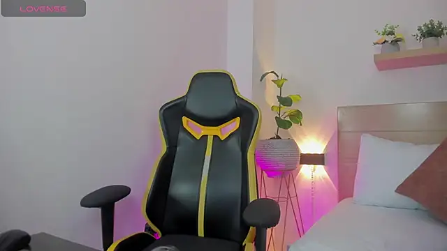 kaitt  online show from November 2025 12:49:02 PM