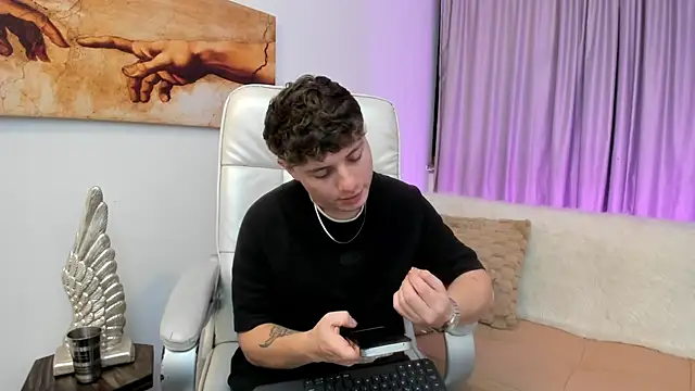 Leoo Miller online show from November 2025 04:23:02 AM