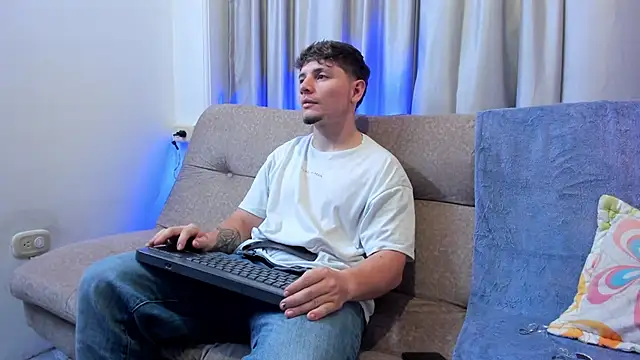 Leoo Miller online show from February 2026 04:24:02 AM