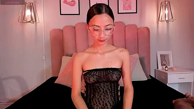 lena martinn online show from May 2026 07:33:01 PM