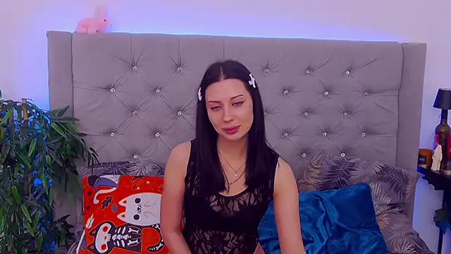 MaeAnna online show from November 2025 04:37:01 AM