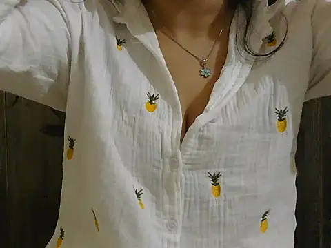 Hot Meadow online show from November 2025 07:52:01 AM