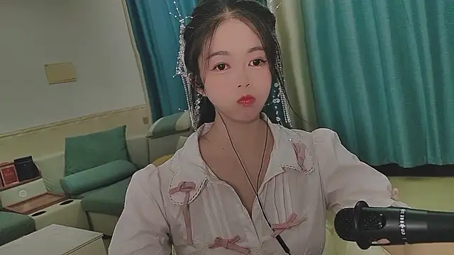 Q Yumi online show from October 2025 12:30:02 PM