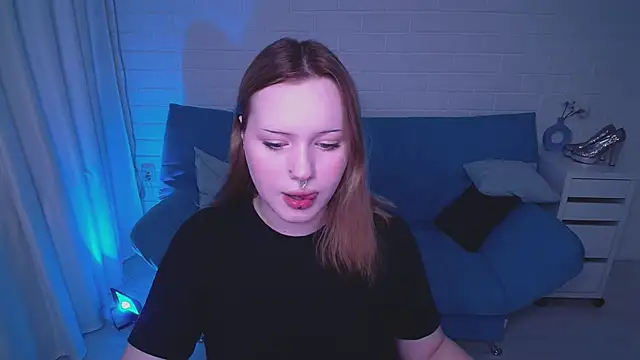 AuroraMour online show from October 2025 04:19:01 PM