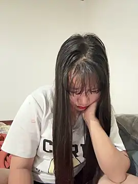 TrangNemo online show from November 2025 10:43:02 PM