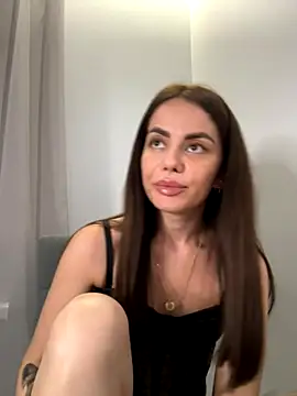 Snapshot of Bella-Flower chatting on October 2025 04:41:02 PM Bella-Flower online show from October 2025 04:41:02 PM