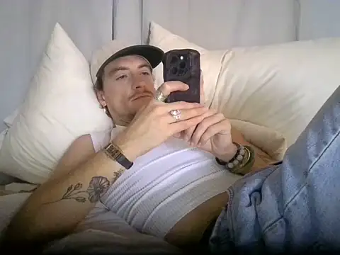 Snapshot of Dubbsssss chatting on July 2026 04:45:02 PM Dubbsssss online show from July 2026 04:45:02 PM