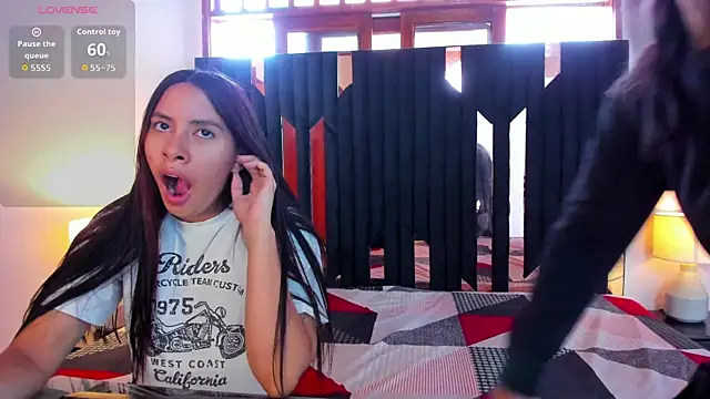 Sofy and Mia online show from November 2025 12:27:02 PM