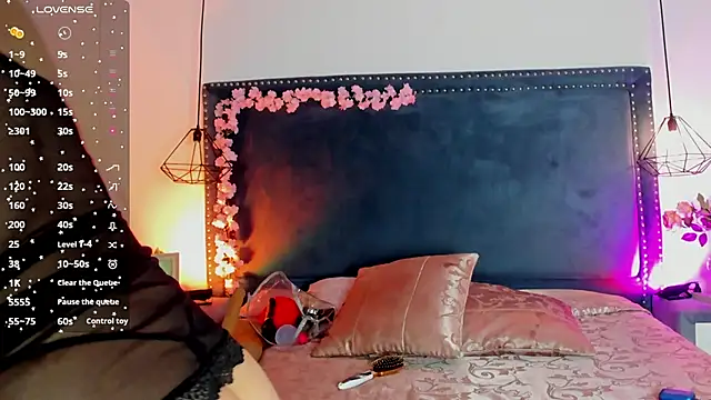 Emma Saylor online show from October 2025 07:58:01 PM