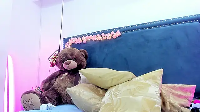 Emma Saylor online show from April 2026 01:10:02 PM