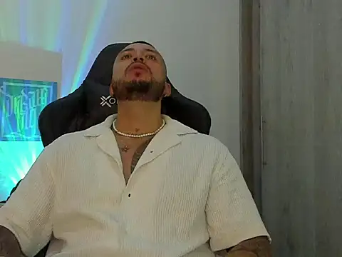 Dave-Max01 online show from October 2025 12:33:01 AM