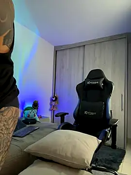 Dave-Max01 online show from November 2025 03:07:01 AM