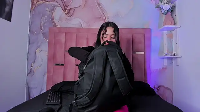 Isis Blaze online show from January 2026 03:11:02 AM