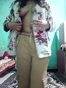 Hornyme18 online show from November 2025 04:05:01 PM