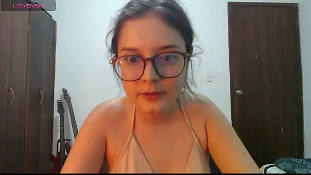 CarlaLorez online show from December 2025 01:02:02 AM