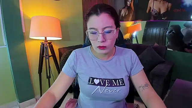 Snapshot of allison_mc chatting on October 2025 03:47:02 AM allison mc online show from October 2025 03:47:02 AM