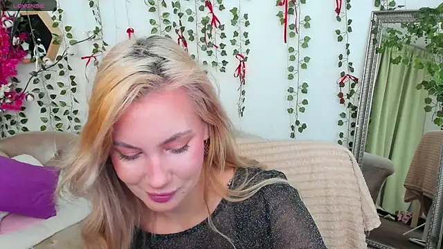 Snapshot of _BellaClark chatting on May 2026 08:24:01 PM BellaClark online show from May 2026 08:24:01 PM
