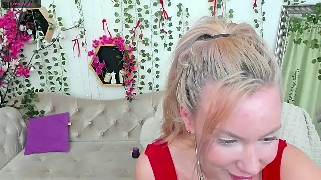 Snapshot of _BellaClark chatting on May 2026 08:36:01 PM BellaClark online show from May 2026 08:36:01 PM