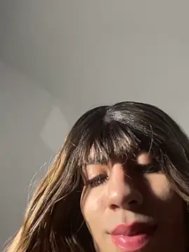 SiaraRealist online show from November 2025 01:14:02 AM