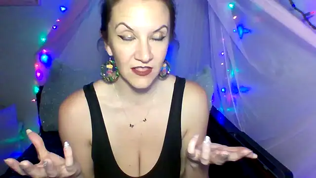 easy briezy online show from December 2025 10:08:02 PM