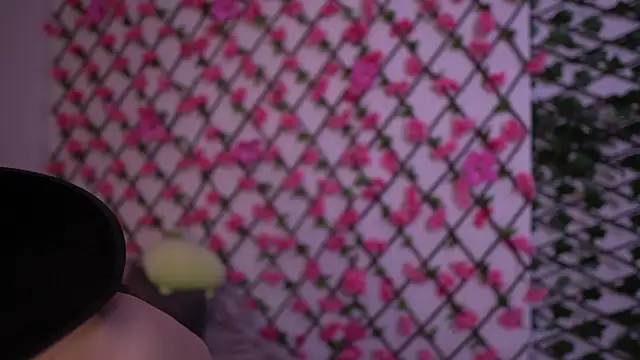 Snapshot of Petite_Polly chatting on October 2025 06:10:02 PM Petite Polly online show from October 2025 06:10:02 PM