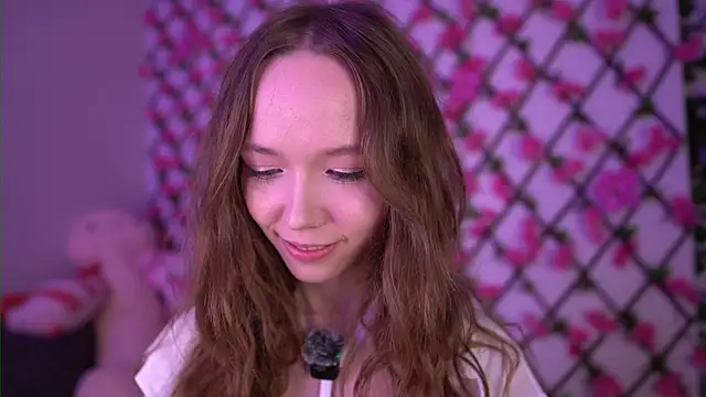 Snapshot of Petite_Polly chatting on November 2025 06:07:02 PM Petite Polly online show from November 2025 06:07:02 PM