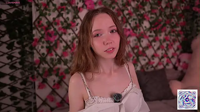 Snapshot of Petite_Polly chatting on November 2025 06:15:01 PM Petite Polly online show from November 2025 06:15:01 PM