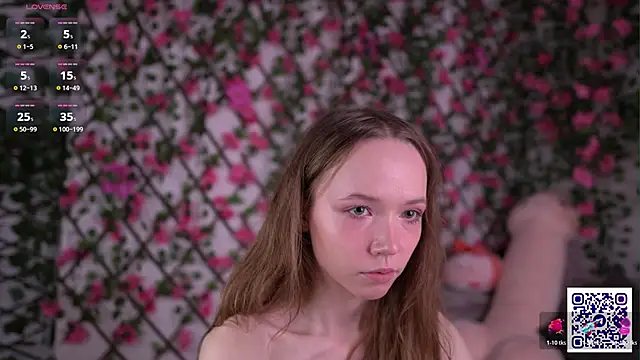 Snapshot of Petite_Polly chatting on November 2025 06:12:01 PM Petite Polly online show from November 2025 06:12:01 PM