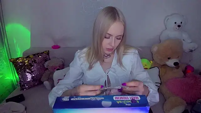 CeaneLino online show from February 2026 04:16:02 PM