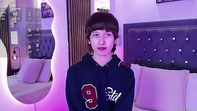 Snapshot of Emo_Boy_ chatting on April 2026 08:33:02 PM Emo Boy online show from April 2026 08:33:02 PM