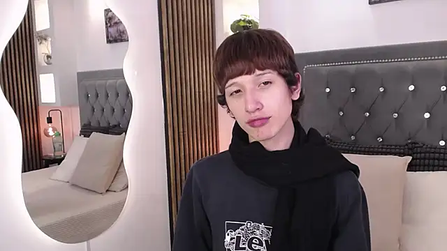 Snapshot of Emo_Boy_ chatting on May 2026 08:28:02 PM Emo Boy online show from May 2026 08:28:02 PM