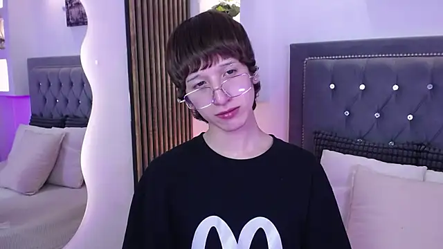 Snapshot of Emo_Boy_ chatting on May 2026 04:40:02 AM Emo Boy online show from May 2026 04:40:02 AM