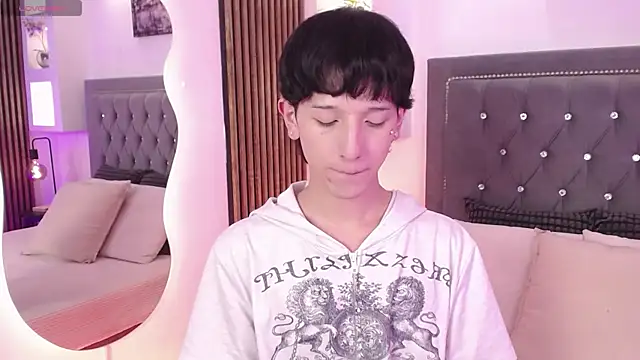Snapshot of Emo_Boy_ chatting on May 2026 08:28:01 PM Emo Boy online show from May 2026 08:28:01 PM