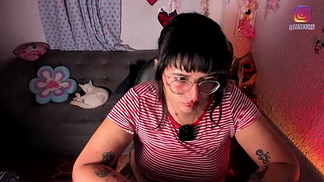 Snapshot of Emilycollei chatting on April 2026 04:46:02 AM Emilycollei online show from April 2026 04:46:02 AM