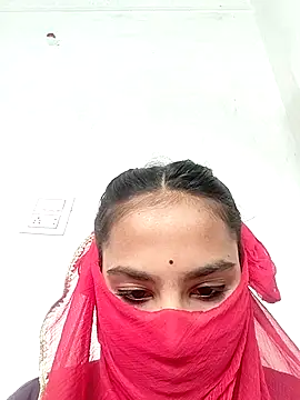 Snapshot of RAYI_Queen_15 chatting on December 2025 06:40:02 AM RAYI Queen 15 online show from December 2025 06:40:02 AM