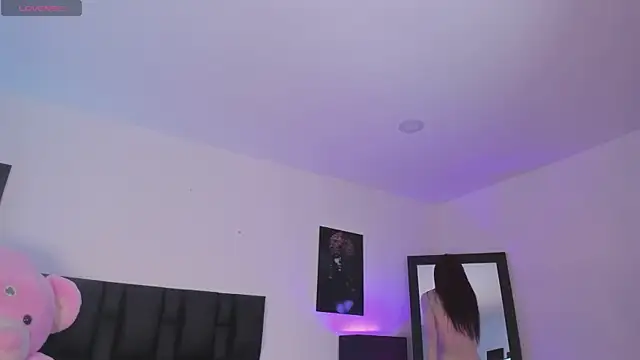 SaradaParker online show from April 2026 02:53:01 PM