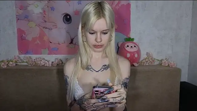 Snapshot of HoneyGold_ chatting on April 2026 03:51:01 AM HoneyGold online show from April 2026 03:51:01 AM