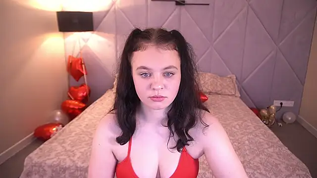 SnowWhiti online show from February 2026 08:05:01 PM