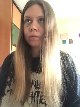 LunaVirelle online show from April 2026 01:02:01 PM