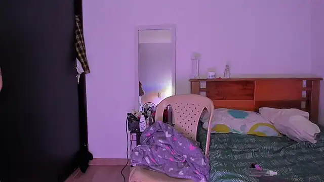 Kari Ruiz  online show from October 2025 10:03:02 PM