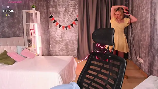 scent  of woman online show from December 2025 01:23:02 AM